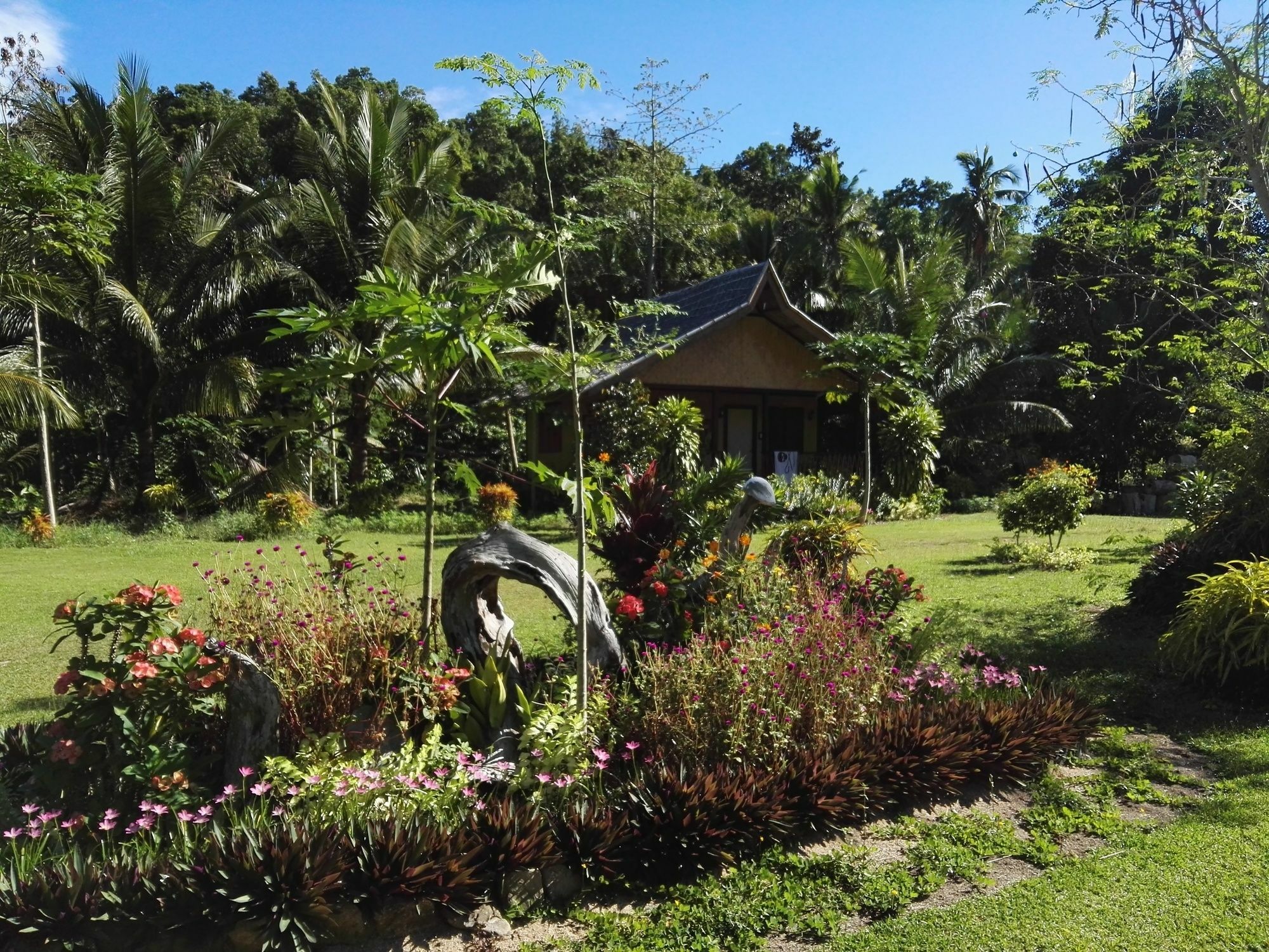 Kahamut-An Beach And Cottages Puerto Princesa Exterior photo