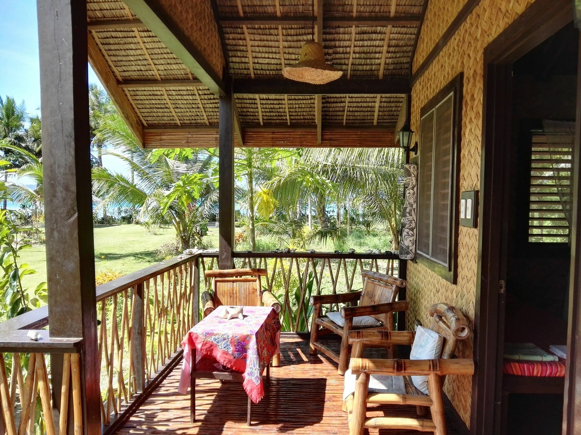 Kahamut-An Beach And Cottages Puerto Princesa Exterior photo