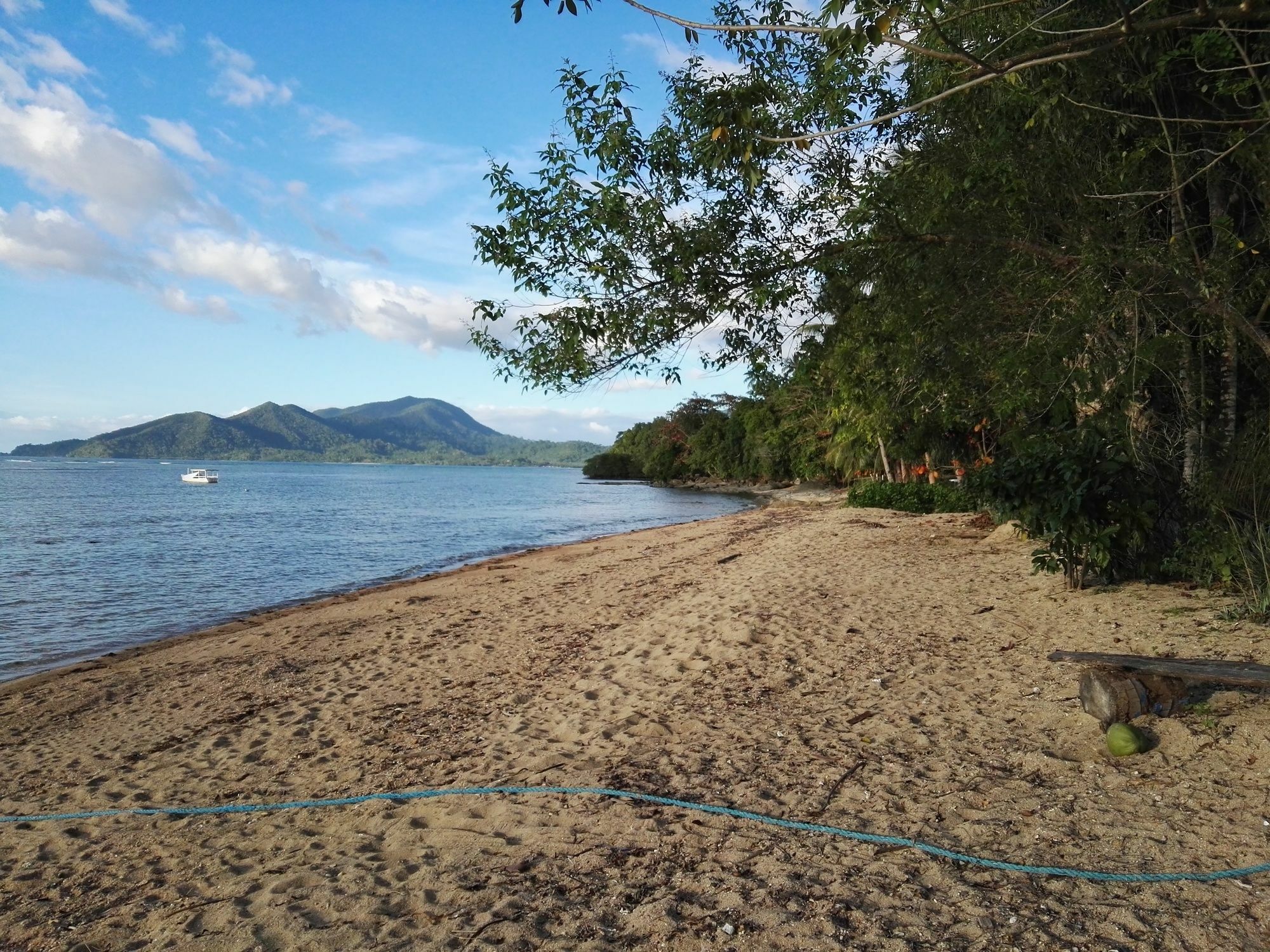 Kahamut-An Beach And Cottages Puerto Princesa Exterior photo