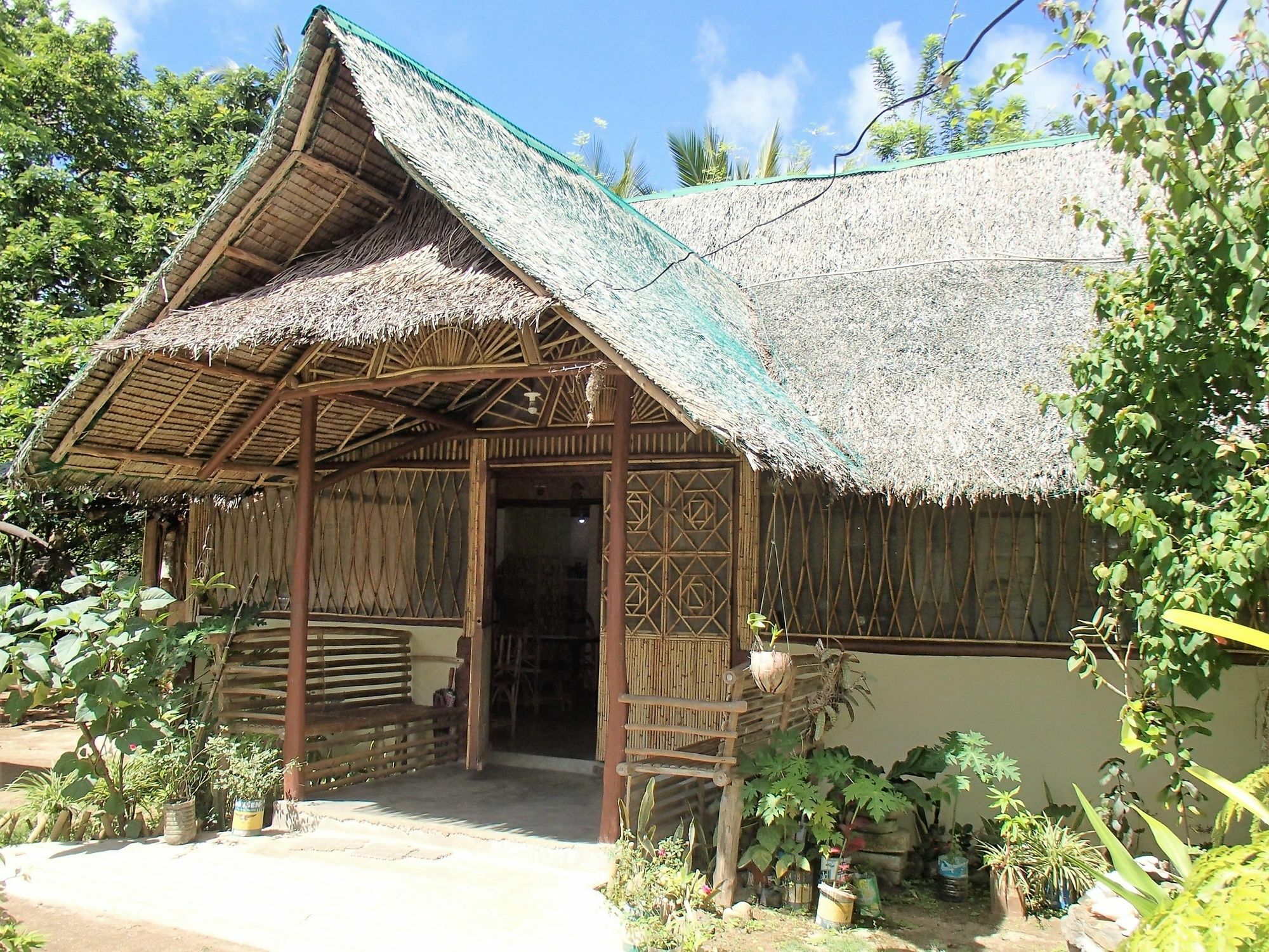 Kahamut-An Beach And Cottages Puerto Princesa Exterior photo