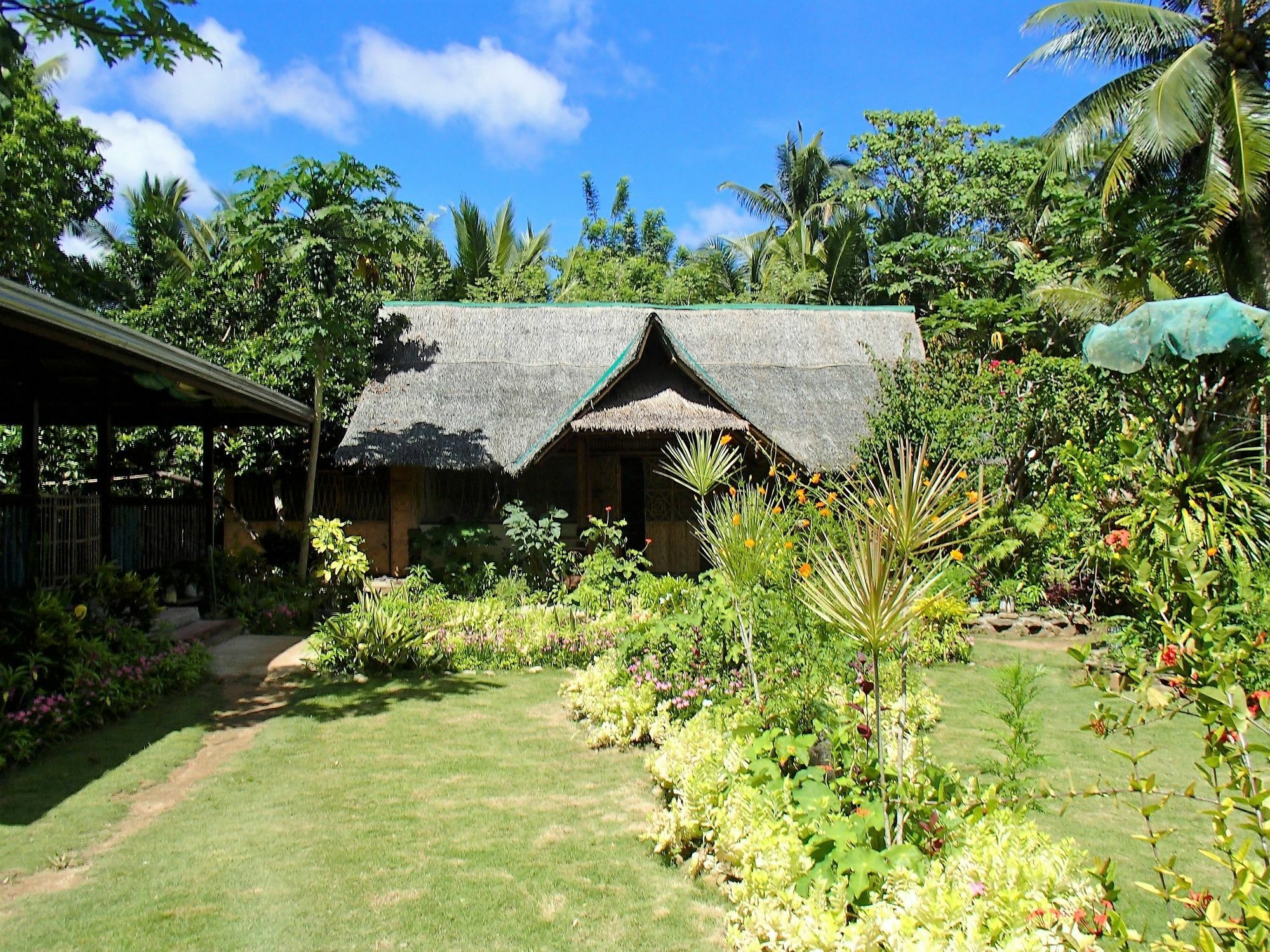 Kahamut-An Beach And Cottages Puerto Princesa Exterior photo