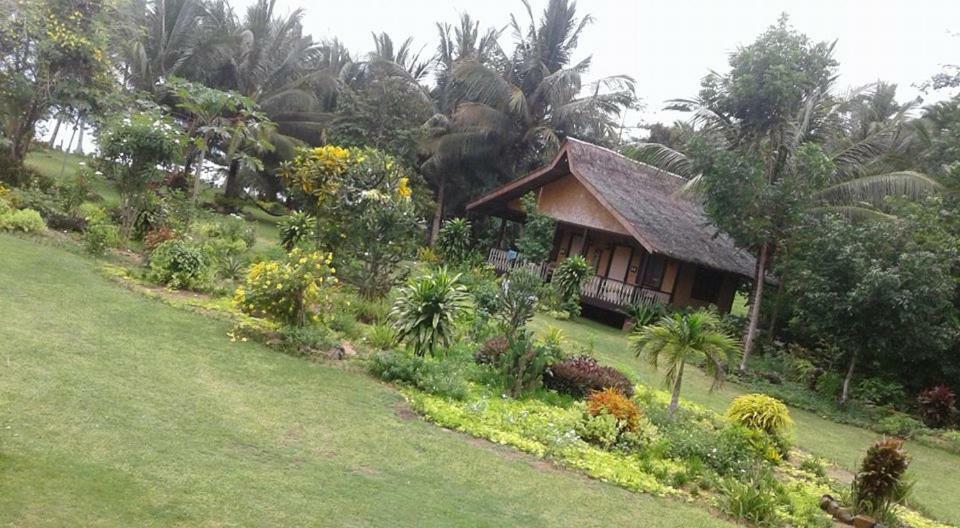 Kahamut-An Beach And Cottages Puerto Princesa Exterior photo